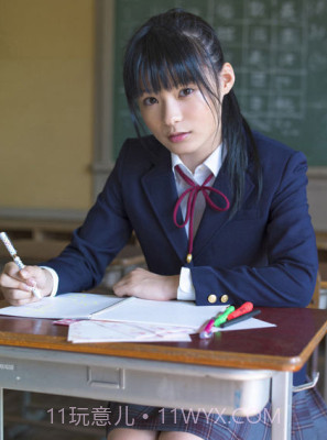 女生试衣间真人版截图1