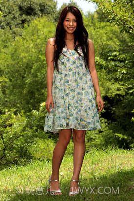 吹裙子美女截图2